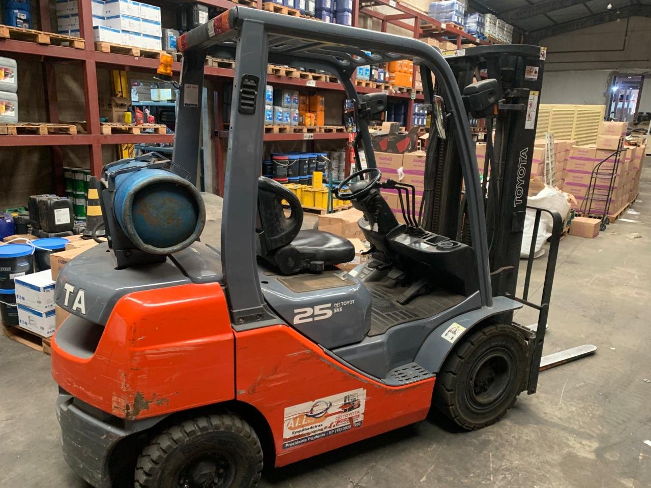 Empilhadeira Combustão - Toyota - 8FG25